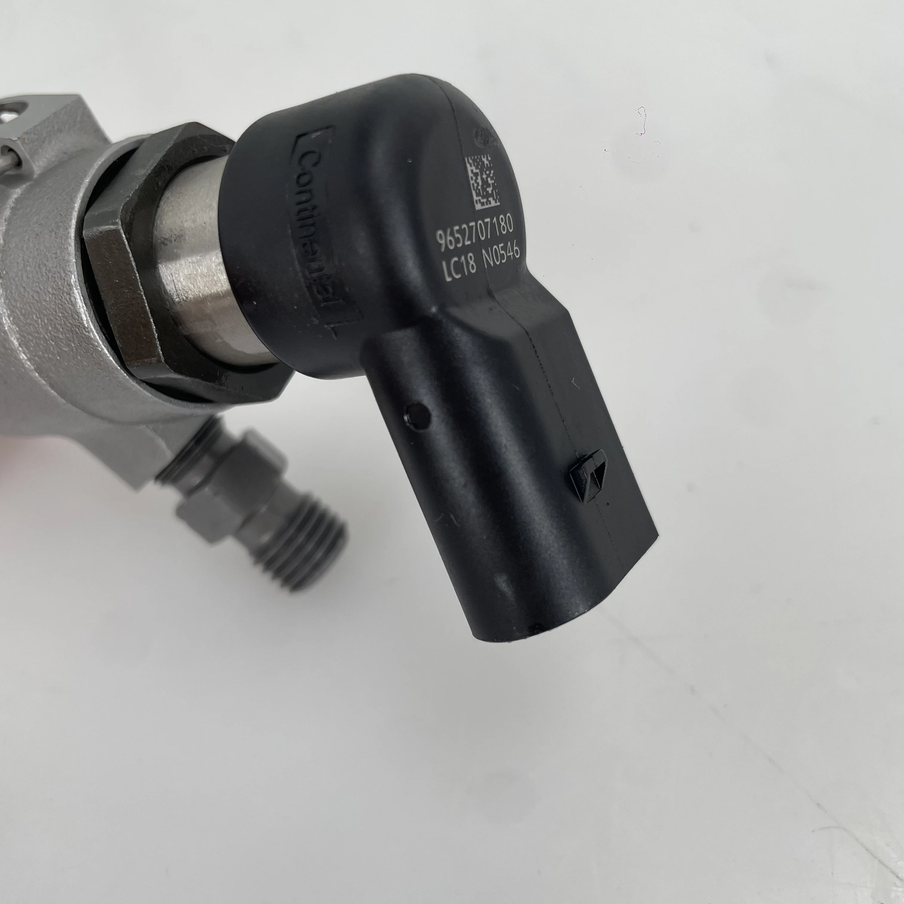High-quality diesel common rail injector for diesel engine parts 9655304880