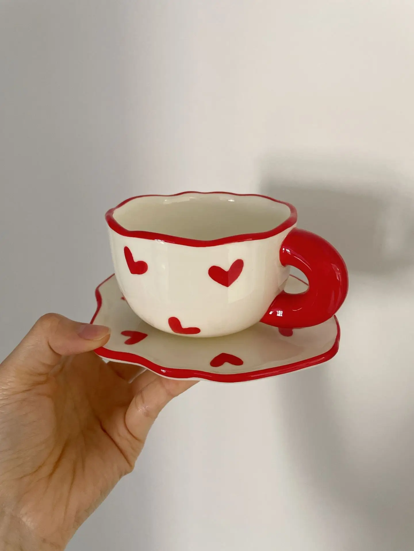 180ml 6oz Hand Paint Love tazza da caffè in ceramica e piattino Set carino bella Red Love Printing Set di tazze fatte a mano