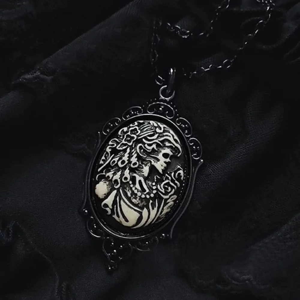 Collar de rosa negra para mujer, accesorios de joyería de bruja alternativa pagana, regalo, gargantilla con colgante de rosa negra Vintage