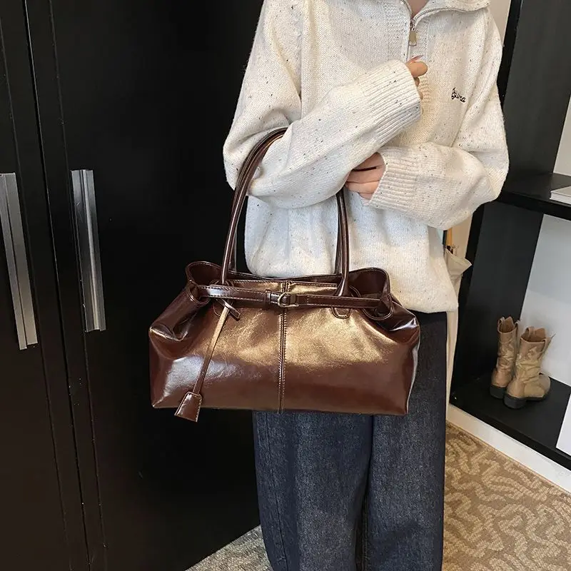 

Ретро однотонная женская сумка из масляного воска, кожаные сумки на плечо большой вместимости, женские элитные роскошные универсальные сумки подмышки 2025