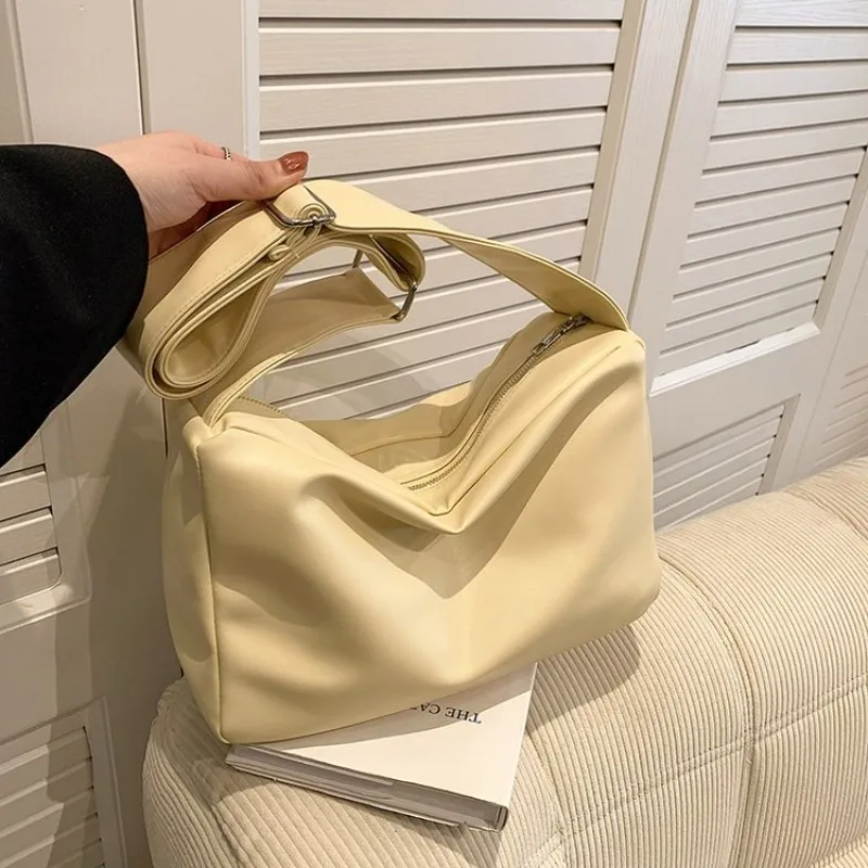 

Luxury Vintage Diaper Bags Women's Stylish Crossbody Bag Minimalist Designer Shoulder Bag Simple Elegant Leather Large Capacity