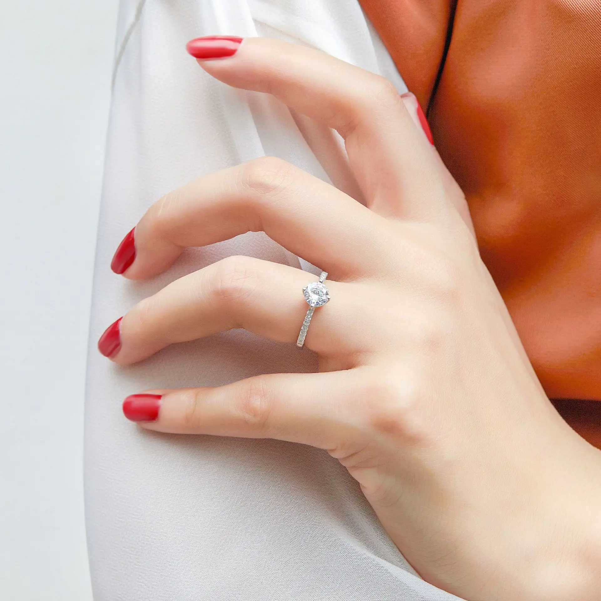 

Simple Four Claw Gemstone Set with Diamond 18K Gold PT950 Platinum S925 Silver 7-Layer Electroplated Gold Ring
