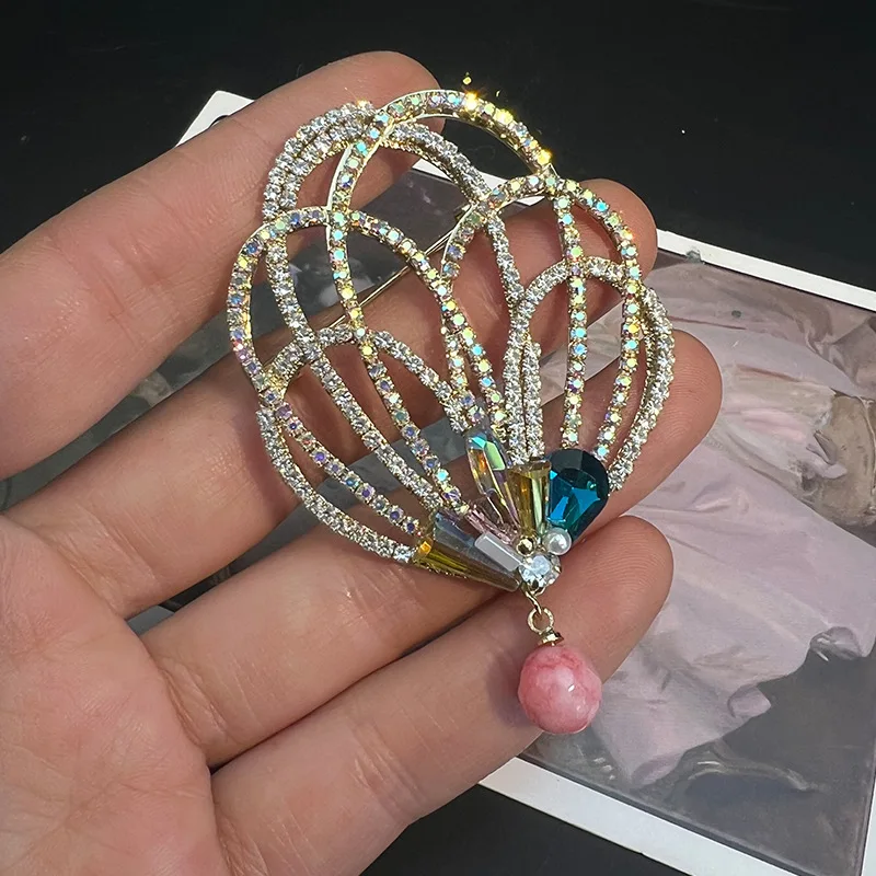 

New crown handmade brooch crystal delicate clothing accessories suits advanced pin accessory