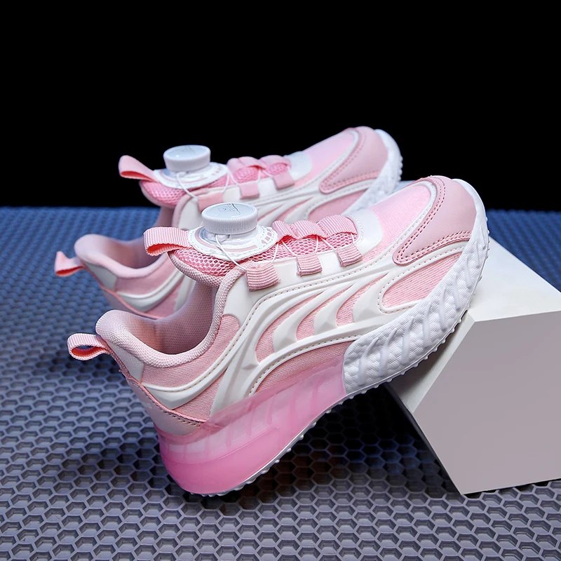 子供ランニングシューズメッシュ通気性ソフト軽量女子校生靴 2025 新しい夏滑り止めトレーニングテニスシューズ男の子