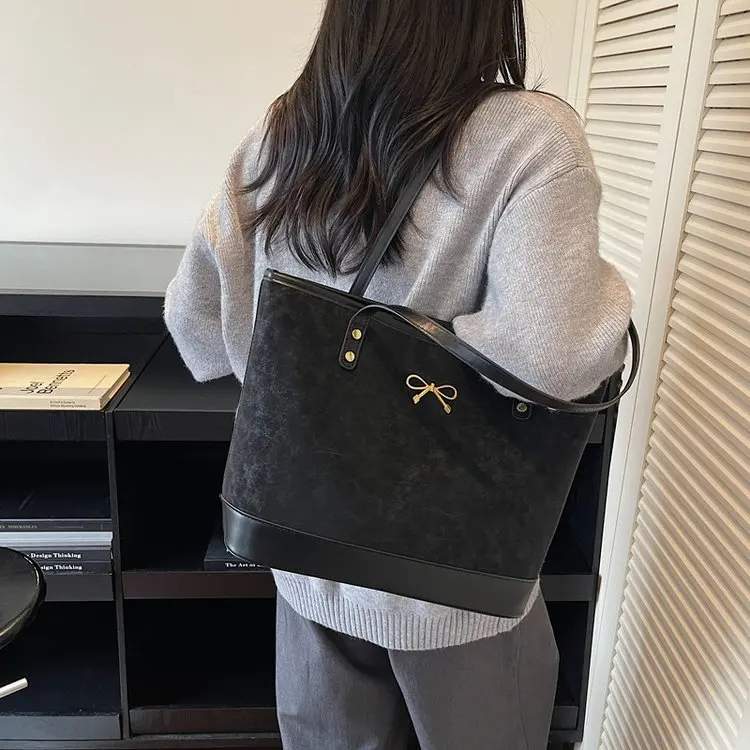 

Новая повседневная сумка-тоут премиум-класса 2026 года: вместительная, модная, простая, на плечо, портативная, подмышечная сумка для женщин