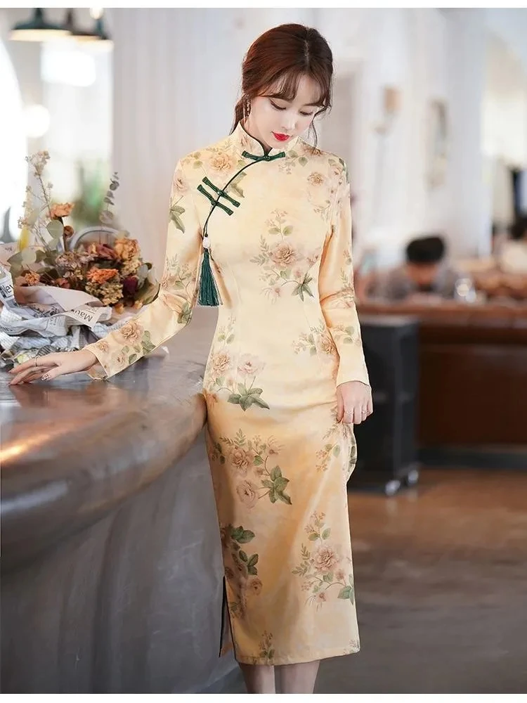 

Улучшенное платье Cheongsam для молодых девушек весной-осенью. Подходит для повседневного ношения. Длинная внутренняя юбка в винтажном китайском стиле