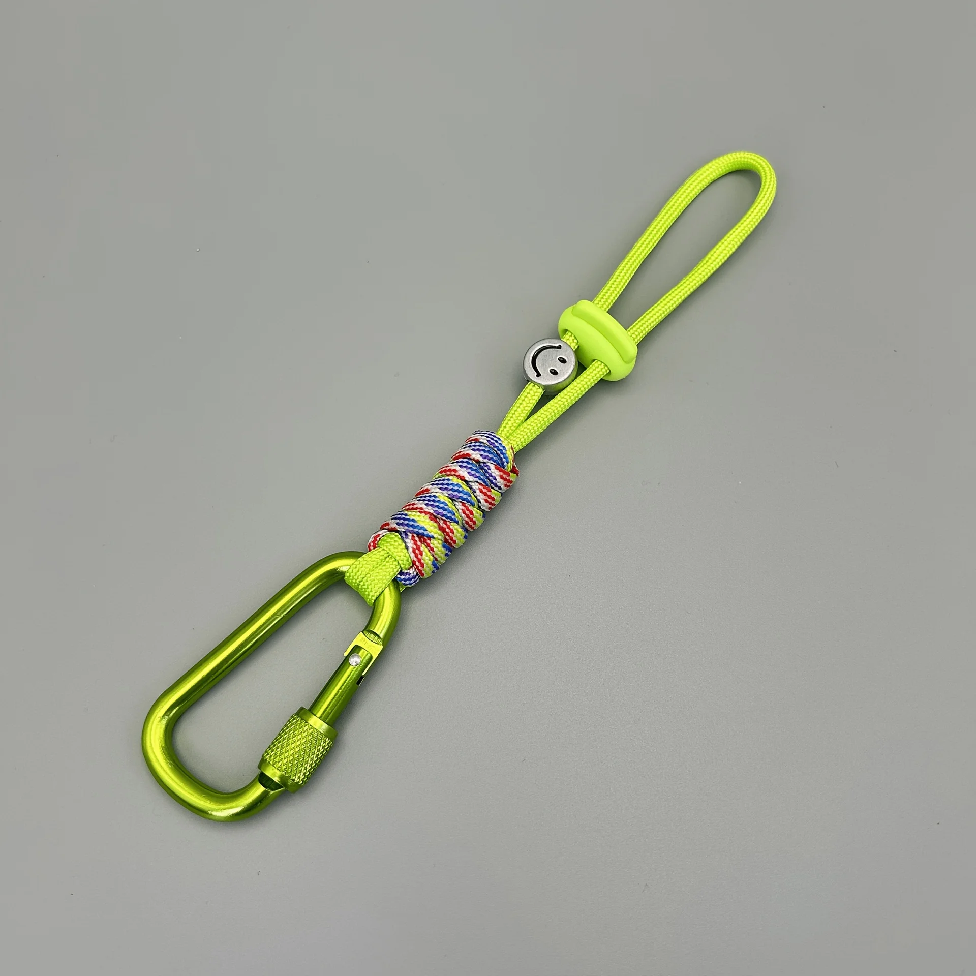 Neuer Stil, rein handgefertigter, bunter Paracord-Schlüsselanhänger mit D-Ring-Schnalle, Anti-Verlust-Riemen mit Verschlusshaken. | Outdoor-Wanderrucksack-Anhänger, hängende Wasserflaschen, Schlüssel, Werkzeuge, Puppen | Geeignet zum Wandern, Camping, Radfahren und für den täglichen Gebrauch. – Detail 2