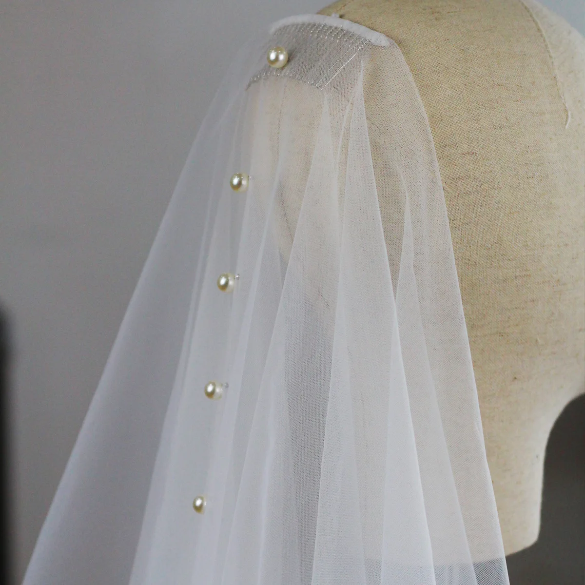 White/Ivory Romantic Trailing Cathedral Bridal Wedding Veil One-Layer Pearl Beading Headpiece EE507