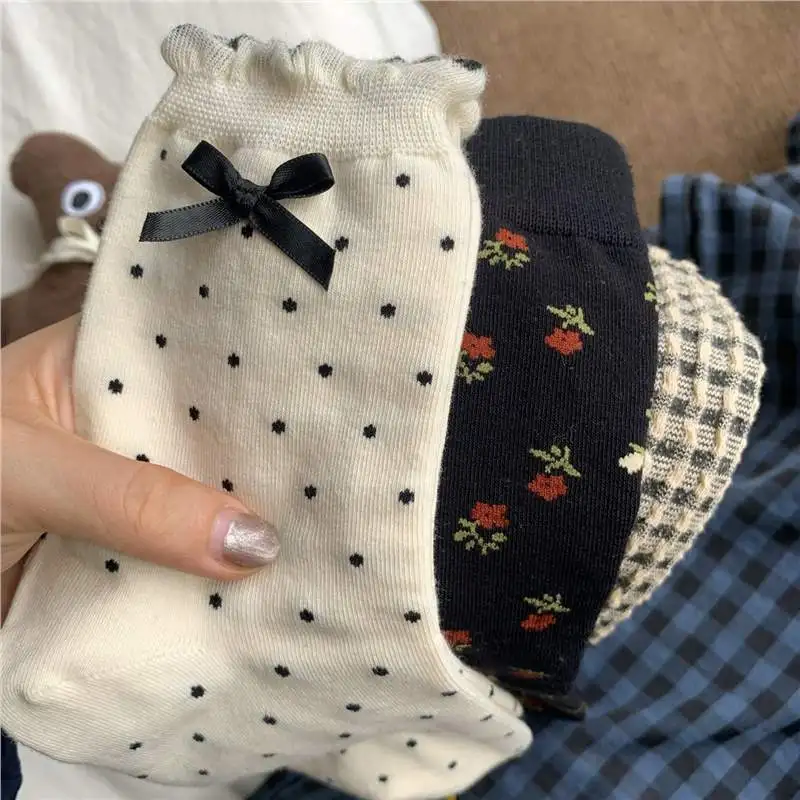 1/3 Pairs النساء البولكا نقطة القوس جوارب عصرية وحلوة أنماط الأزهار لينة مريحة كل موسم الجوارب غير رسمية