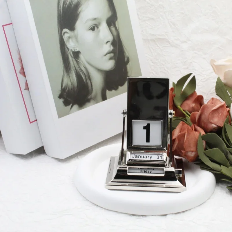 

Metal calendar flip desk calendar ornament desktop perpetual creative home decoration Office and School Supplies Accessories