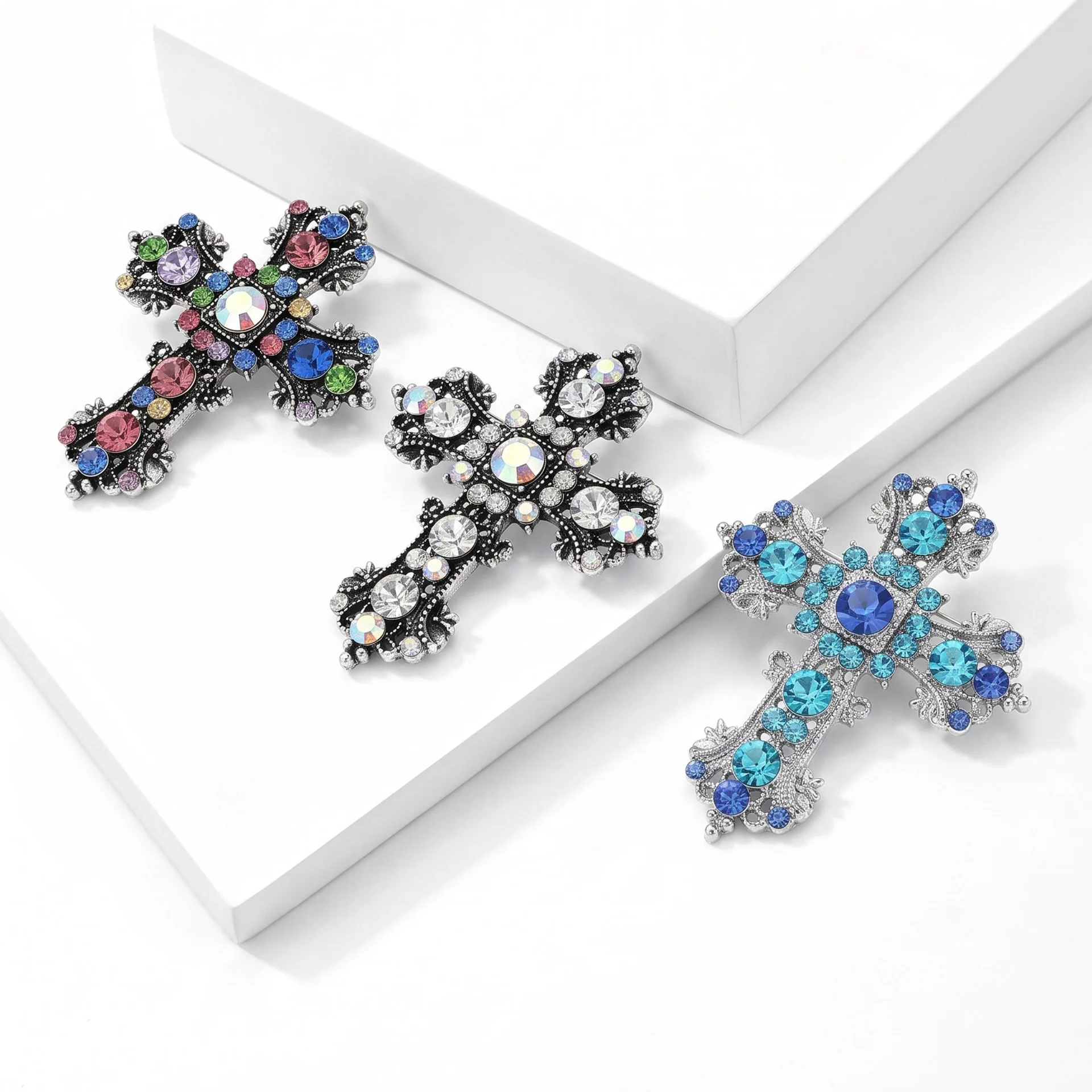 New creative alloy diamond studded cross brooch, light luxury, high-end and versatile clothing accessories wholesale
