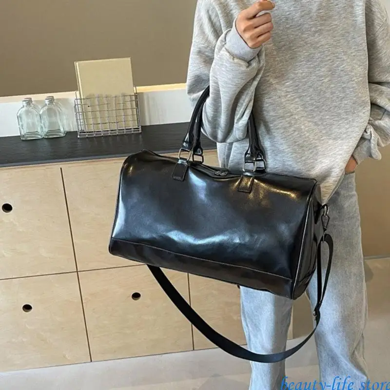 

Gym Bag Large Capacity Travel Bag Fashionable Fitness Bag PU Leather Overnight Bag Weekends Bag Shoulder Bag for Daily 517D
