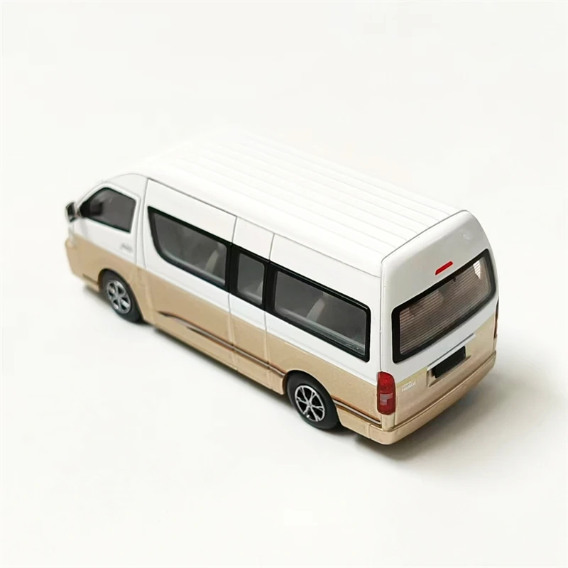 MASDI 1:64 Hiace H200 coche modelo fundido a presión de oro blanco TYT3800