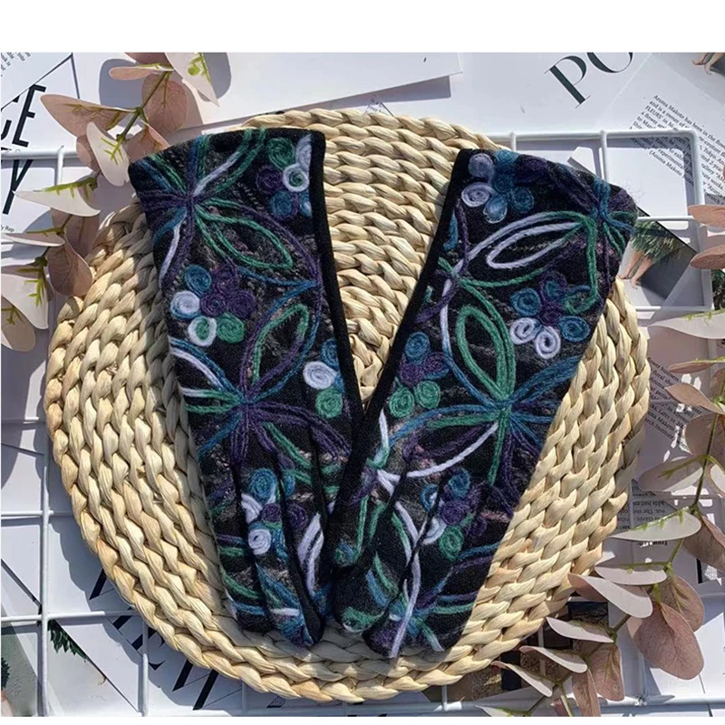 الجلد المدبوغ النساء الشتاء الدفء قفازات شاشة لمس شخصية الموضة إضافة المخملية سميكة العرقية الرجعية الصوف الحياكة الزهور