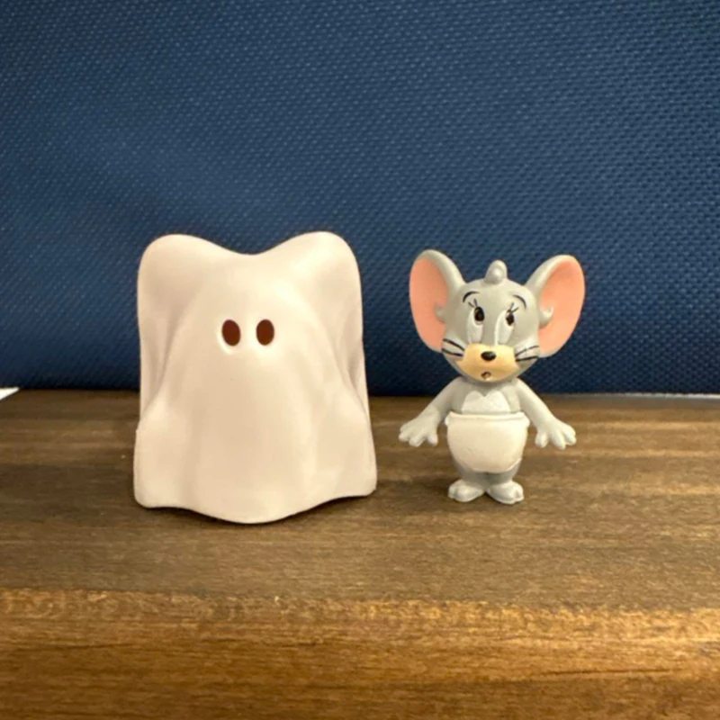 TAKARA TOMY 4pcs Gashapon Tom และ Jerry Ghost เครื่องแต่งกาย Hide-And-Seek อะนิเมะรูปของเล่นสําหรับของขวัญเด็กสะสมเครื่องประดับ