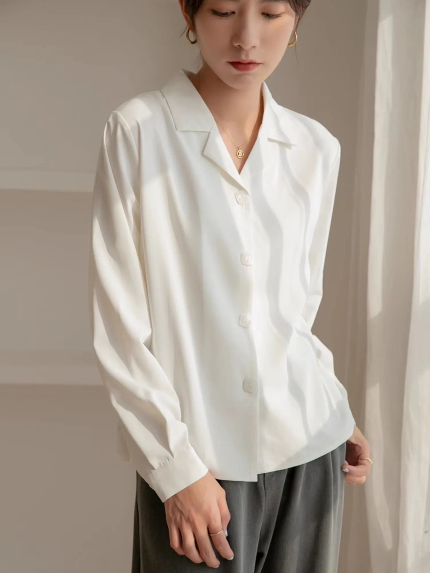 

Summer Women's Blouse Casual Loose Short Sleeve Ladies' Shirt Fashion White Pullover Button Up Female Clothing Elegant Woman Top
