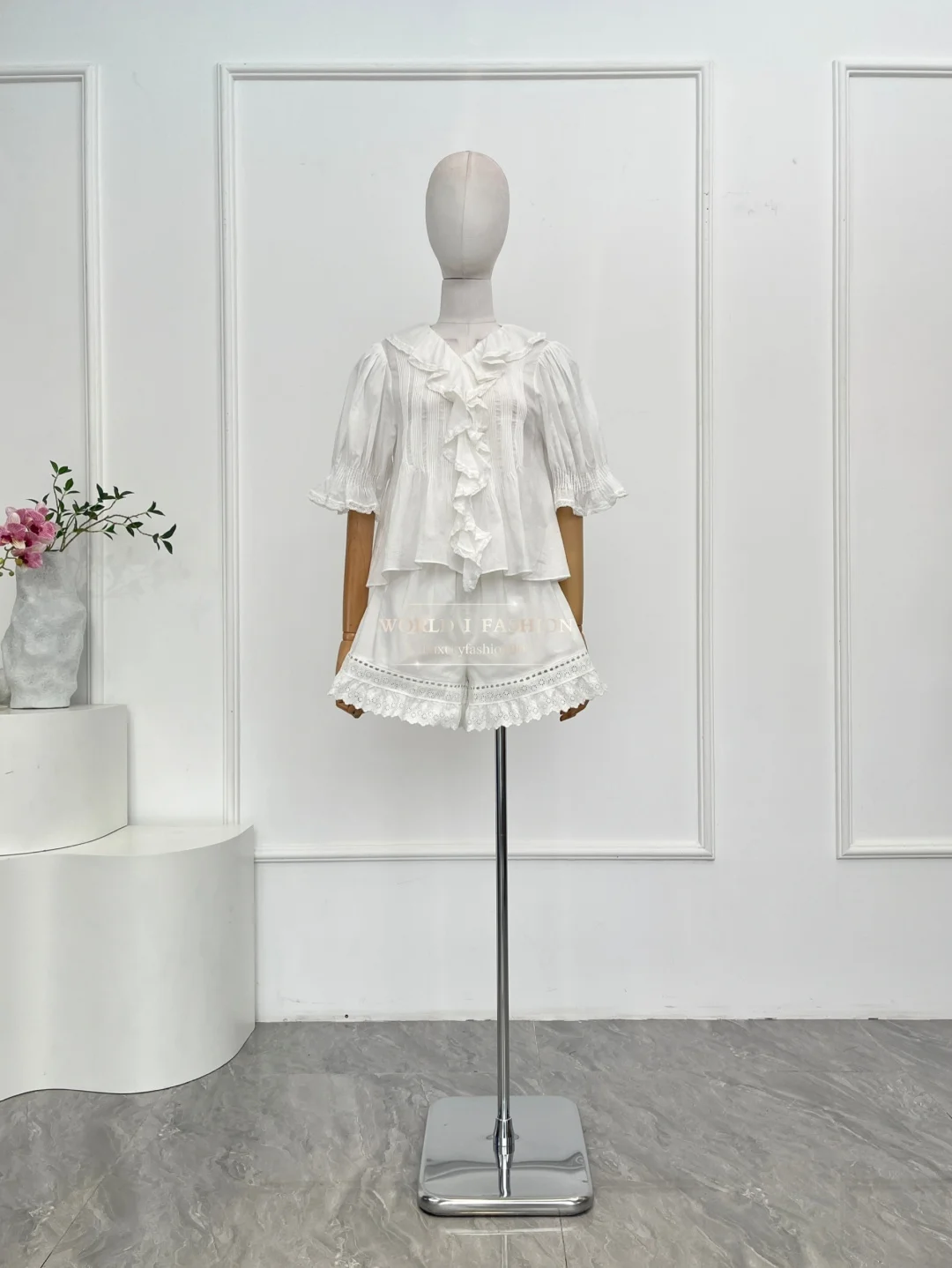 

2025 White Short Sleeve Ruffles Frilled Lantern Sleeve Blouse Tops and White Ruffles Frilled Embroidery Lace Shorts Set
