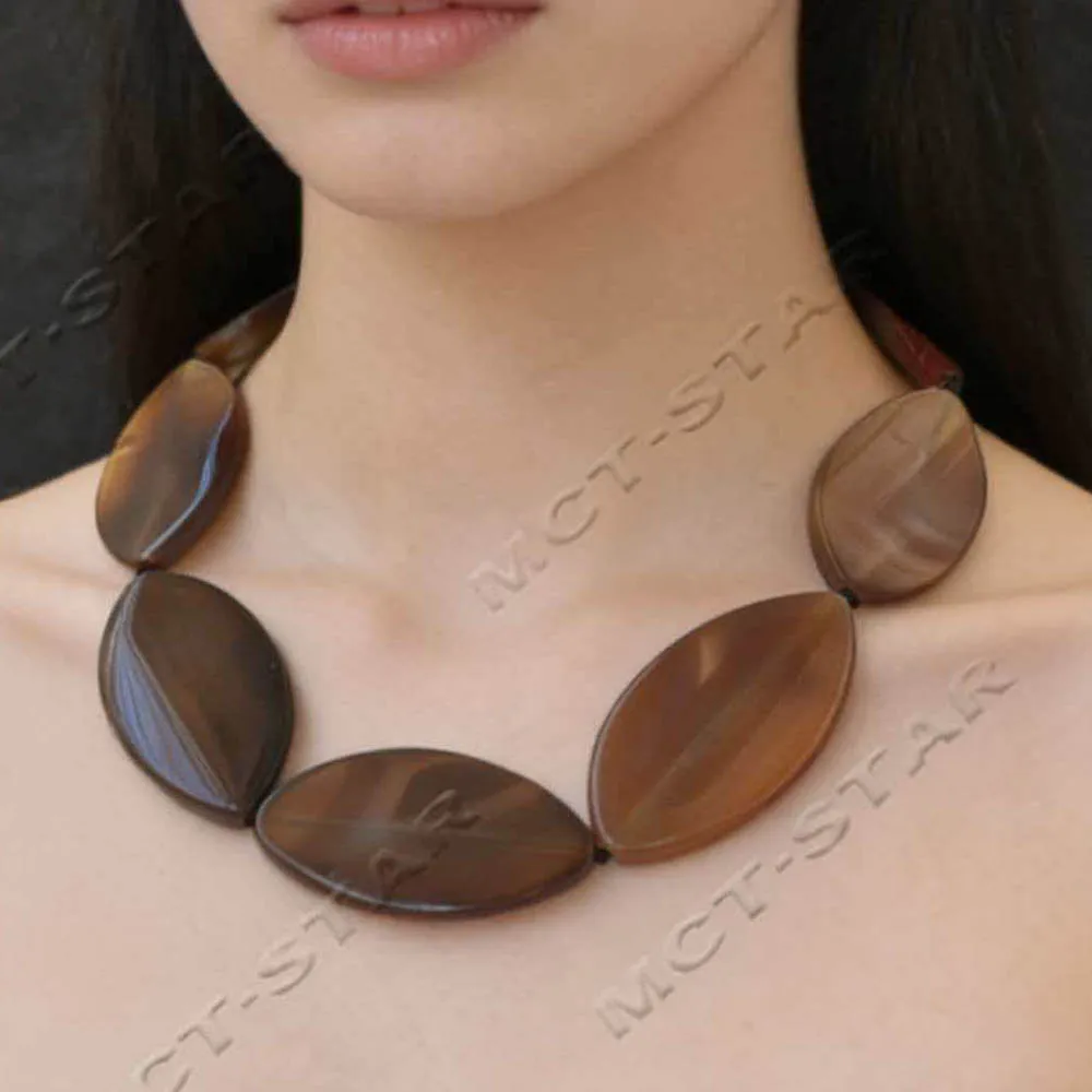 

Z14364 Huge 21'' 70mm Natural Brown Oval Coin Agate Necklace