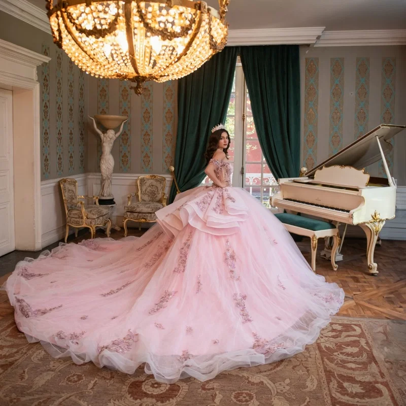 Рисунок 3 - Розовое платье Quinceanera с открытыми