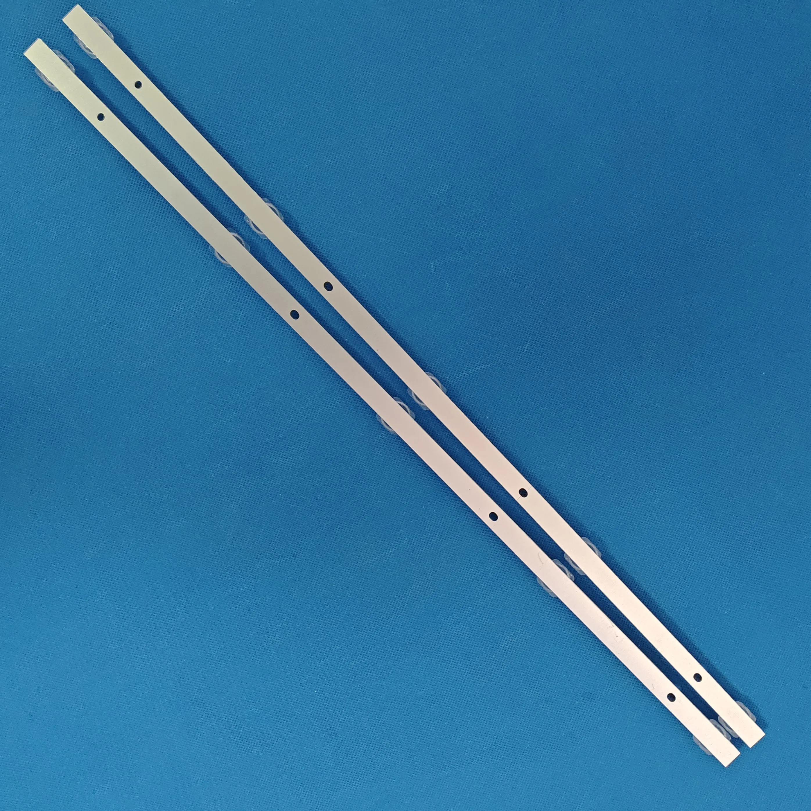 LED Backlight StripsFor AWOX U3200STR KJ32D05-ZC66AG-02D 303KJ320055D JJ-0656-D32030501BM-S MS-KH-T320-V6-F2-3030-2.1-2105-FY4 image 4
