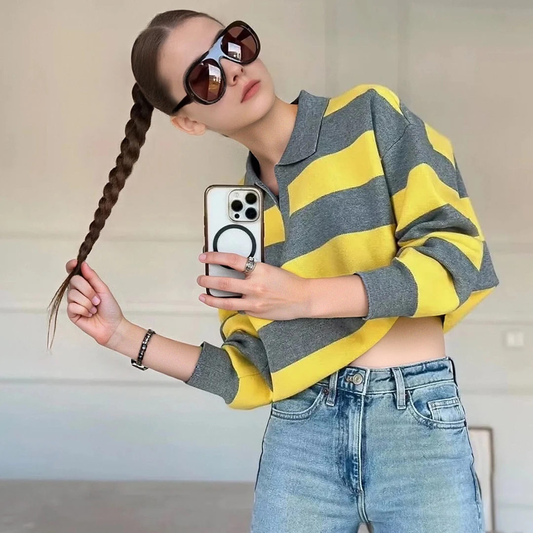 

Striped Knitted Sweater Women Autumn 2025 New Elegant Casual Round Neck Long Sleeve Loose Knitwear Tops Street Holiday Sweaters