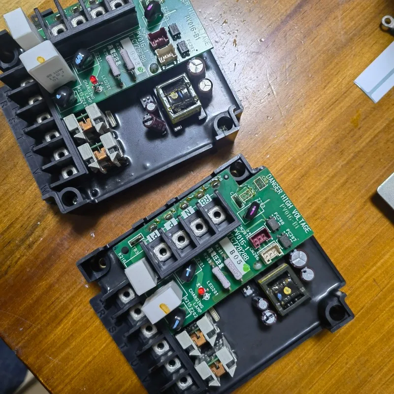 

Детали подходят для модуля преобразования частоты компрессора центрального кондиционера Hitachi 17F12661APV016-1 17C72828B