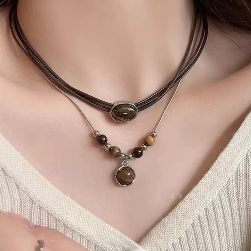 Vintage Leather Brown Stone Pendant Necklace Stacking Choker Temperament Clavicle Chain for Women Girl Autumn Winter Necklace