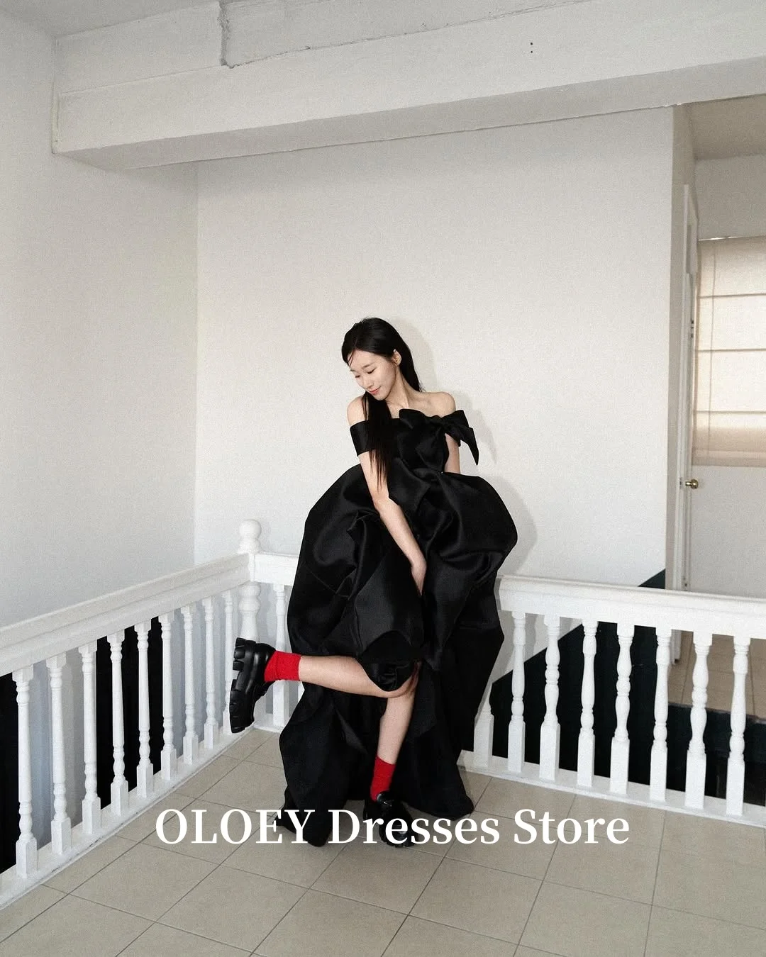 فساتين زفاف OLOEY أنيقة من الساتان الأسود السميك، فساتين زفاف كورية بدون أكتاف بطول الأرض، فساتين زفاف رسمية للحفلات المسائية