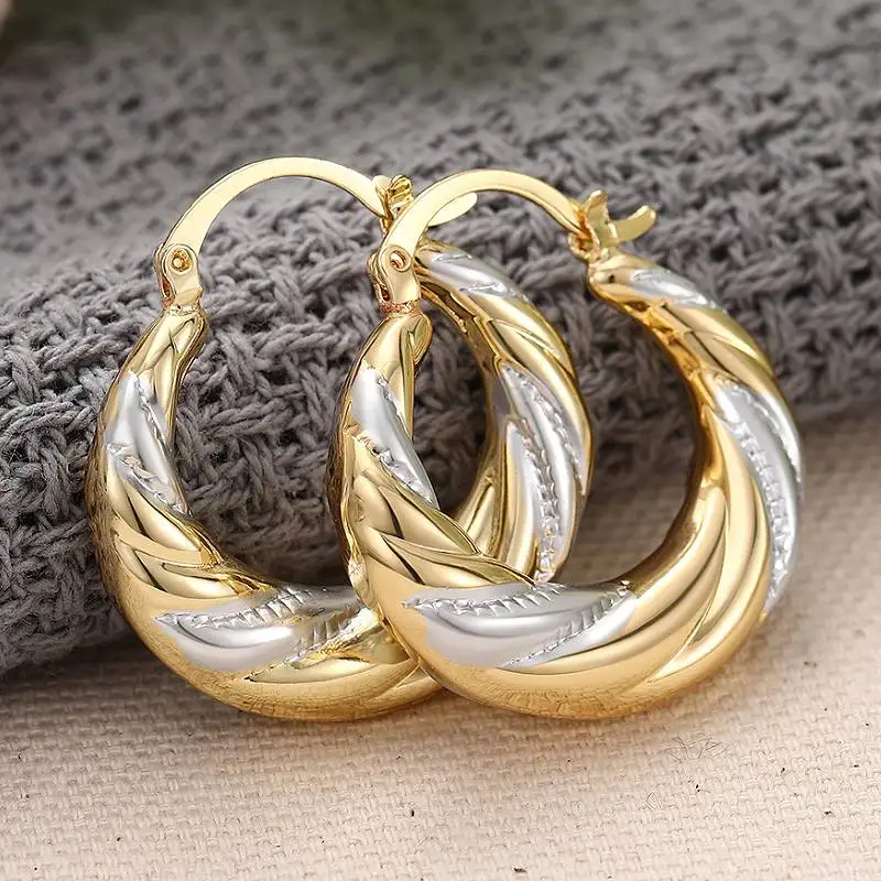Huitan Vintage Zweifarbige Creolen mit gedrehtem Design, Party-Metall-Accessoires, temperamentvoller Hochzeits- und Alltagsschmuck für Damen