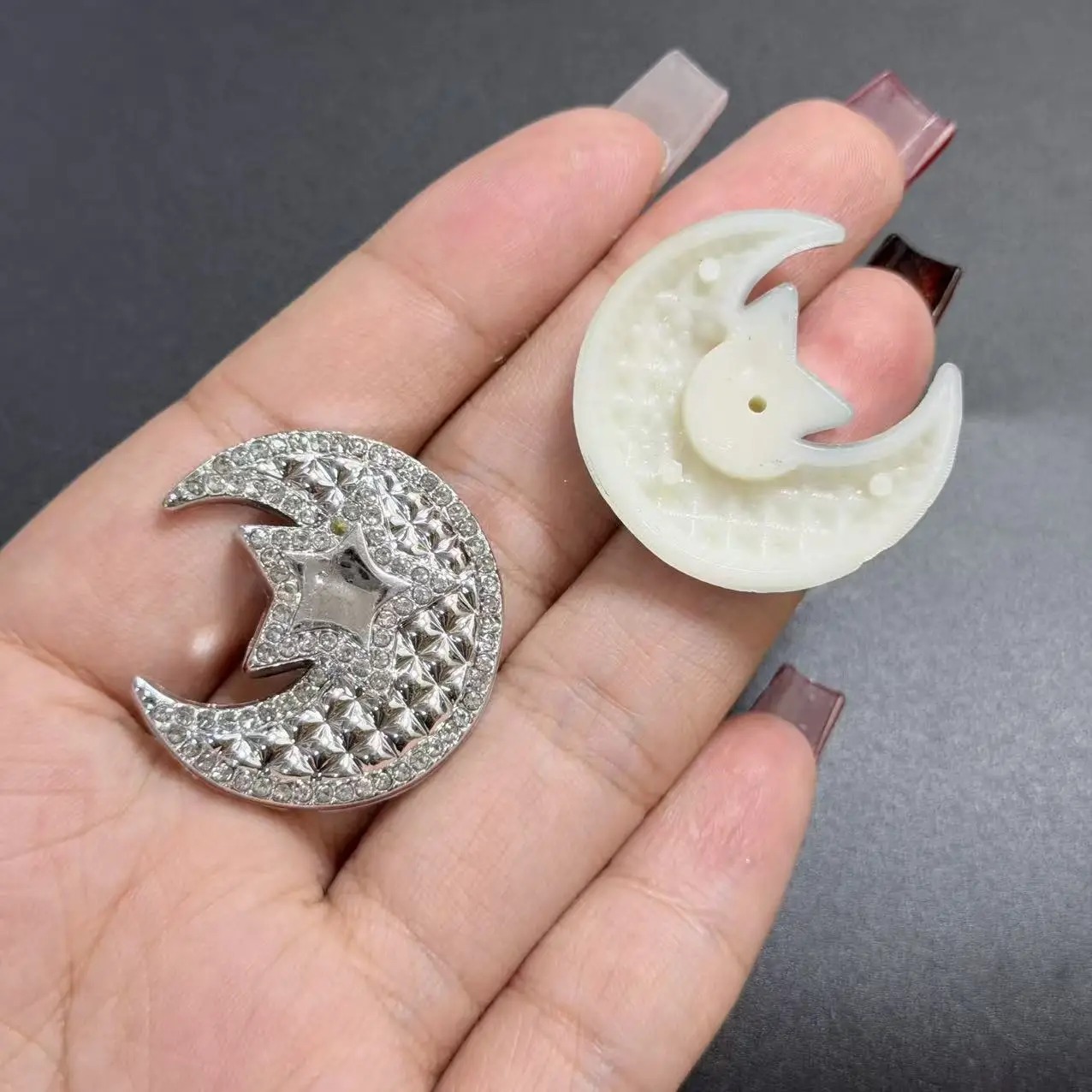 10Pcs Buling Individually Delicate Woman Rhinestone Lips Moon Lipstick Tube Resin Charms Junk Phone Case Decoration