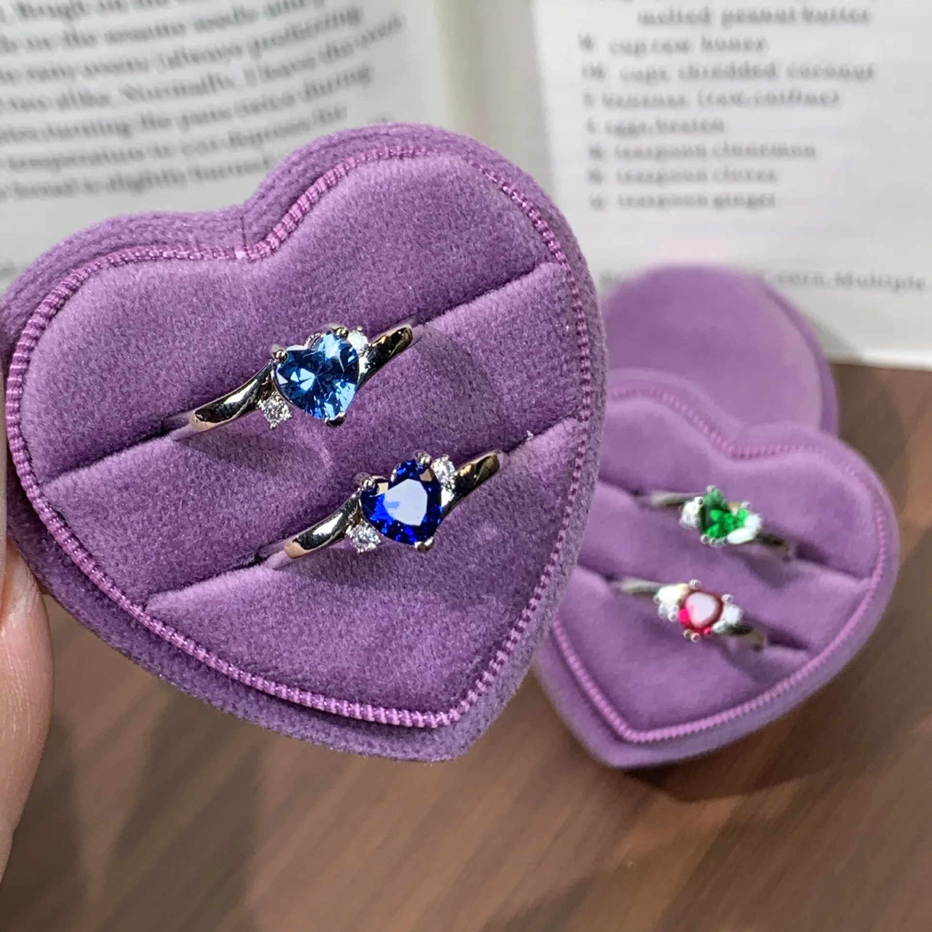 European and American fashionable, luxurious, niche design, sentimental love-shaped gemstone adjustable ring jewelry