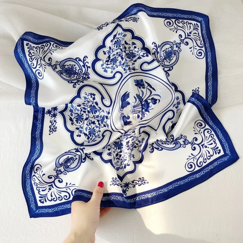 Traditional Chinese Style Blue And White Porcelain 100% Mulberry Silk 53cm Square Scarf Elegant Hanfu Matching Neck Scarf For