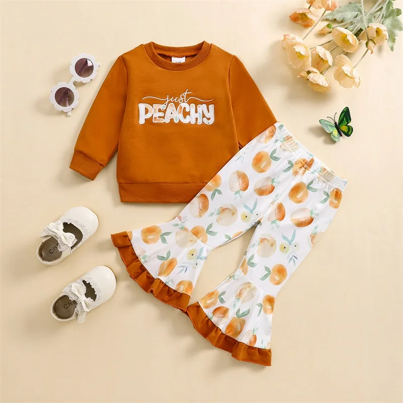 Осенняя одежда для маленьких девочек: толстовка с длинными рукавами с буквенным принтом и эластичные брюки-клеш с персиковым принтом, комплект одежды из 2 предметов