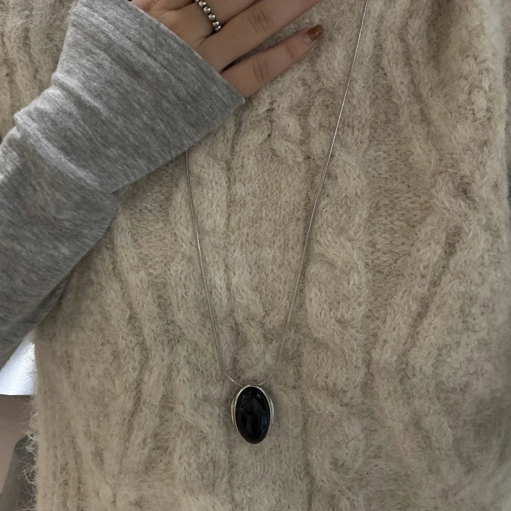 Simple Advanced Necklace for Women Retro Long Sweater Chain Versatile Casual Stone Pendant Necklace Clothing Accessories