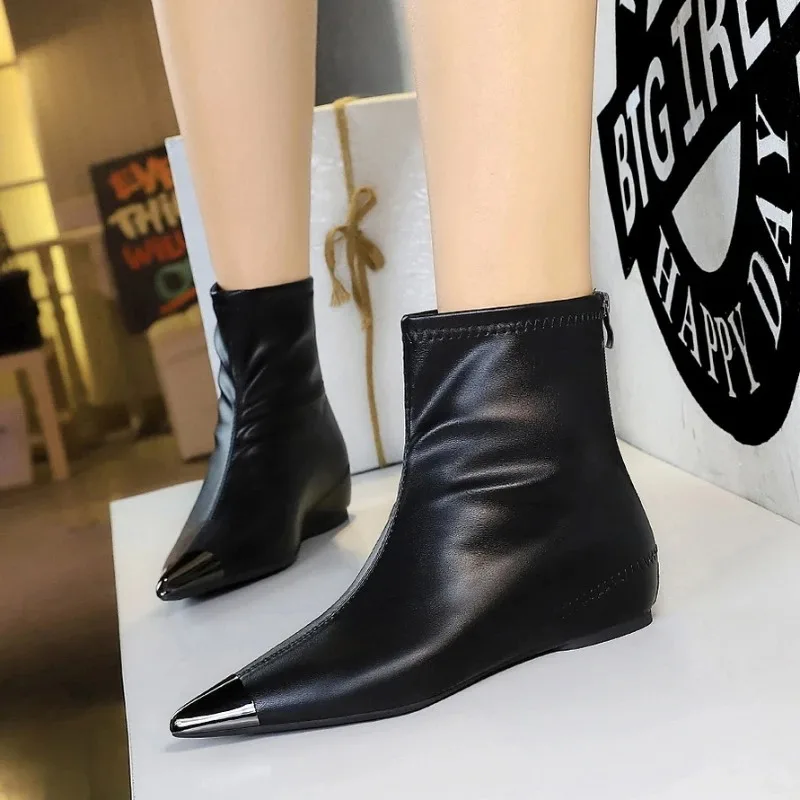 

New Retro Womens Boots Fashion Metal Pointed Tip Ankle Boots Luxury Soft Leather Flat Boots for Woman Designer Shoes Botas Mujer