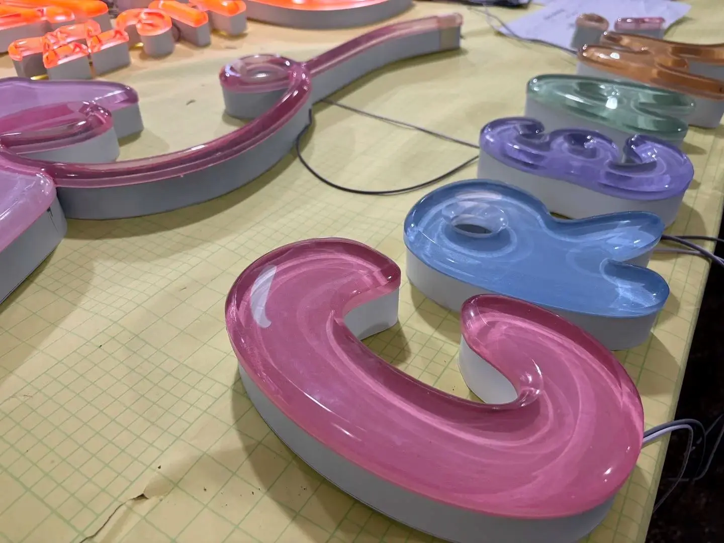 

Factory customized jelly acrylic neon light logo acrylic 3D logo LED luminous letter electronic logo