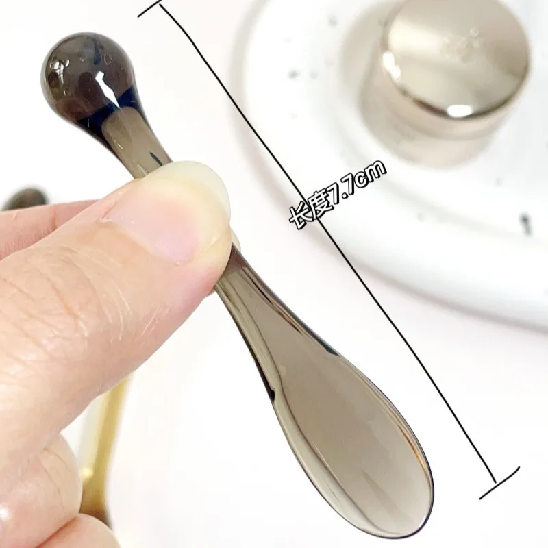 

Мини-инструмент для макияжа 2-в-1: шпатель и ролик для глаз для нанесения крема, дорожный набор для ухода за кожей, нефритовый ролик для лица и аппликатор