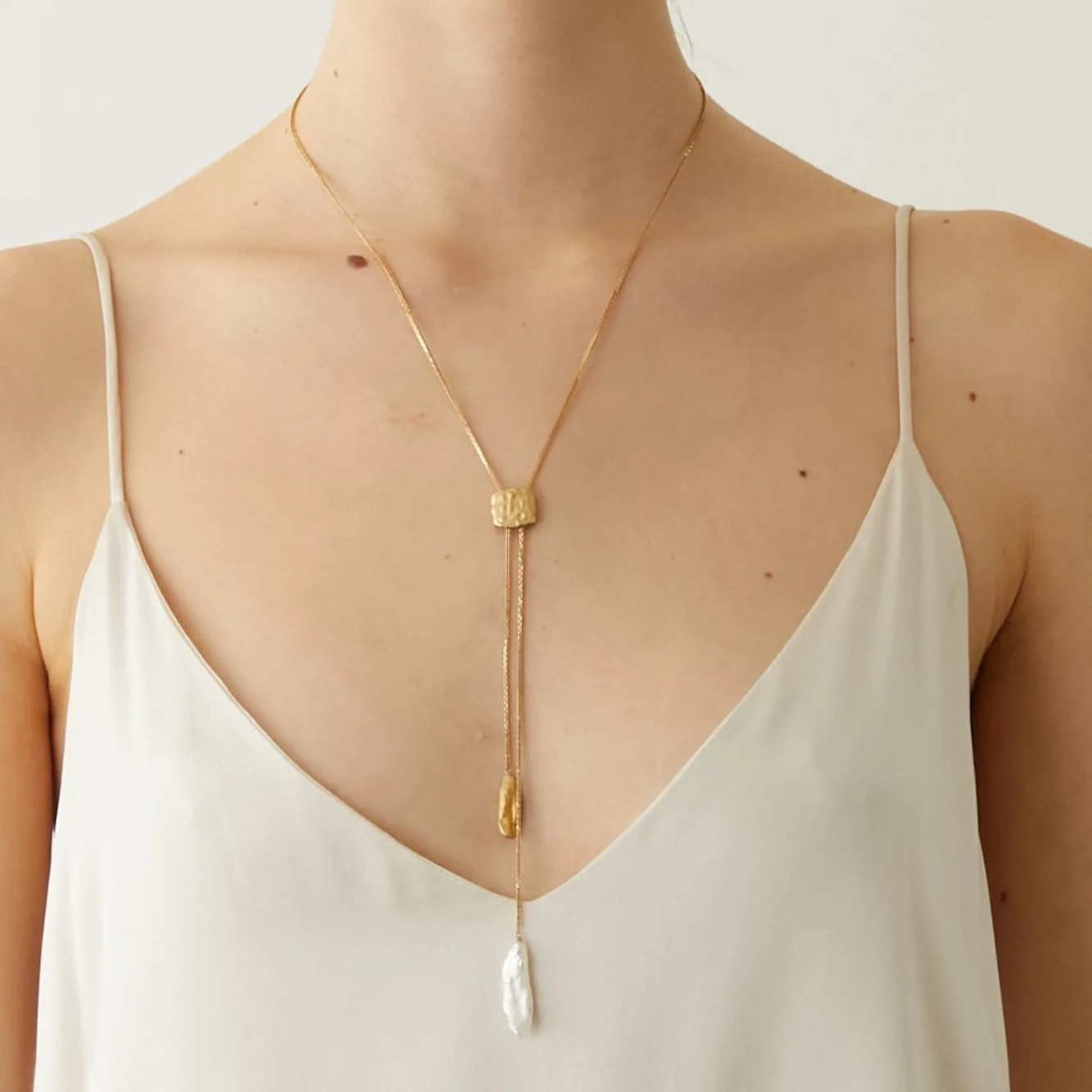 

2026 new fashion necklace, light luxury brand, adjustable length with drawstring, pearl necklace pendant, fashion party gift