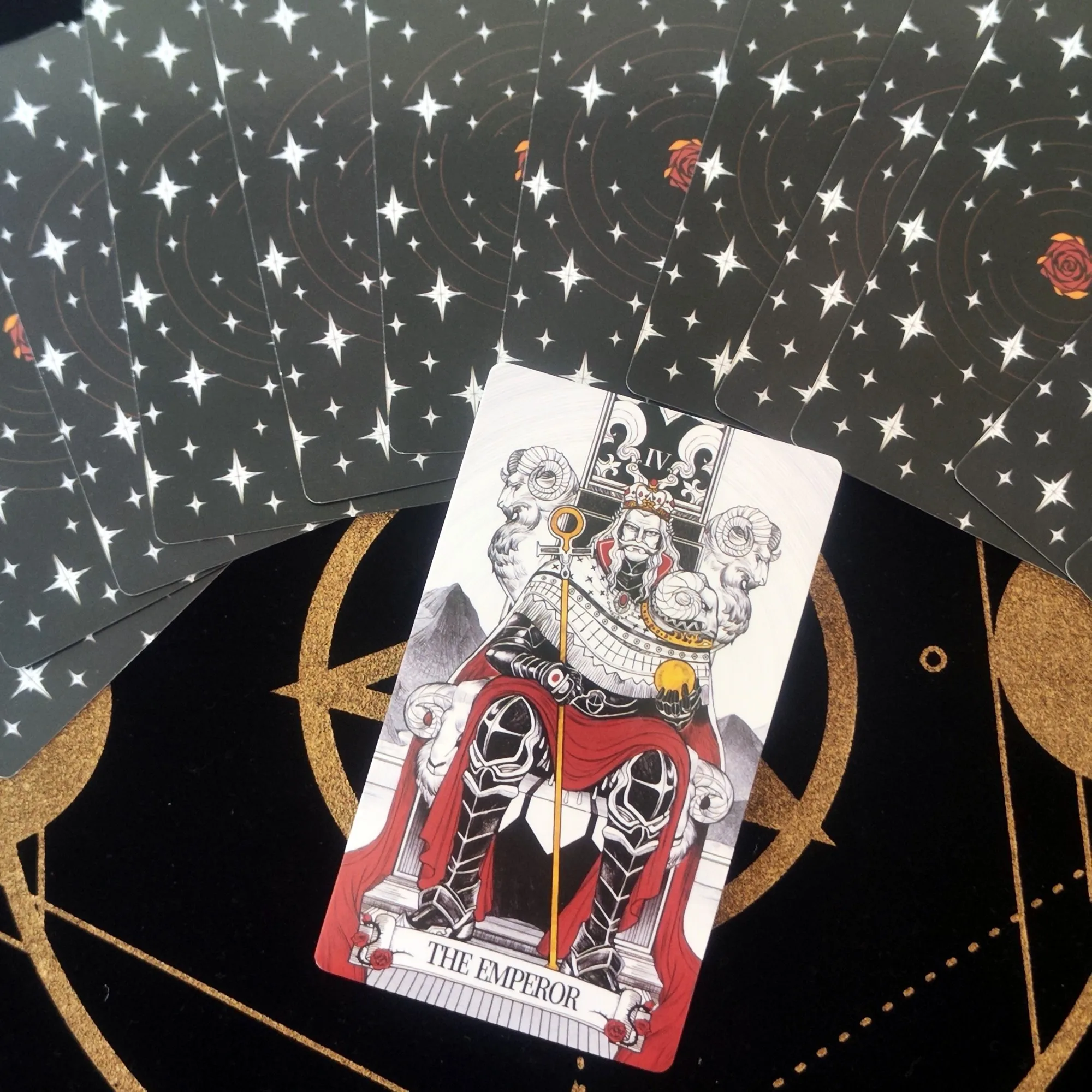 مرآة سرية التارو أنثوية الفن التارو في رمزية غنية مع أحادية اللون مع دليل النسخة الإنجليزية لعبة لوحة الحفلات 12*7 سنتيمتر #5