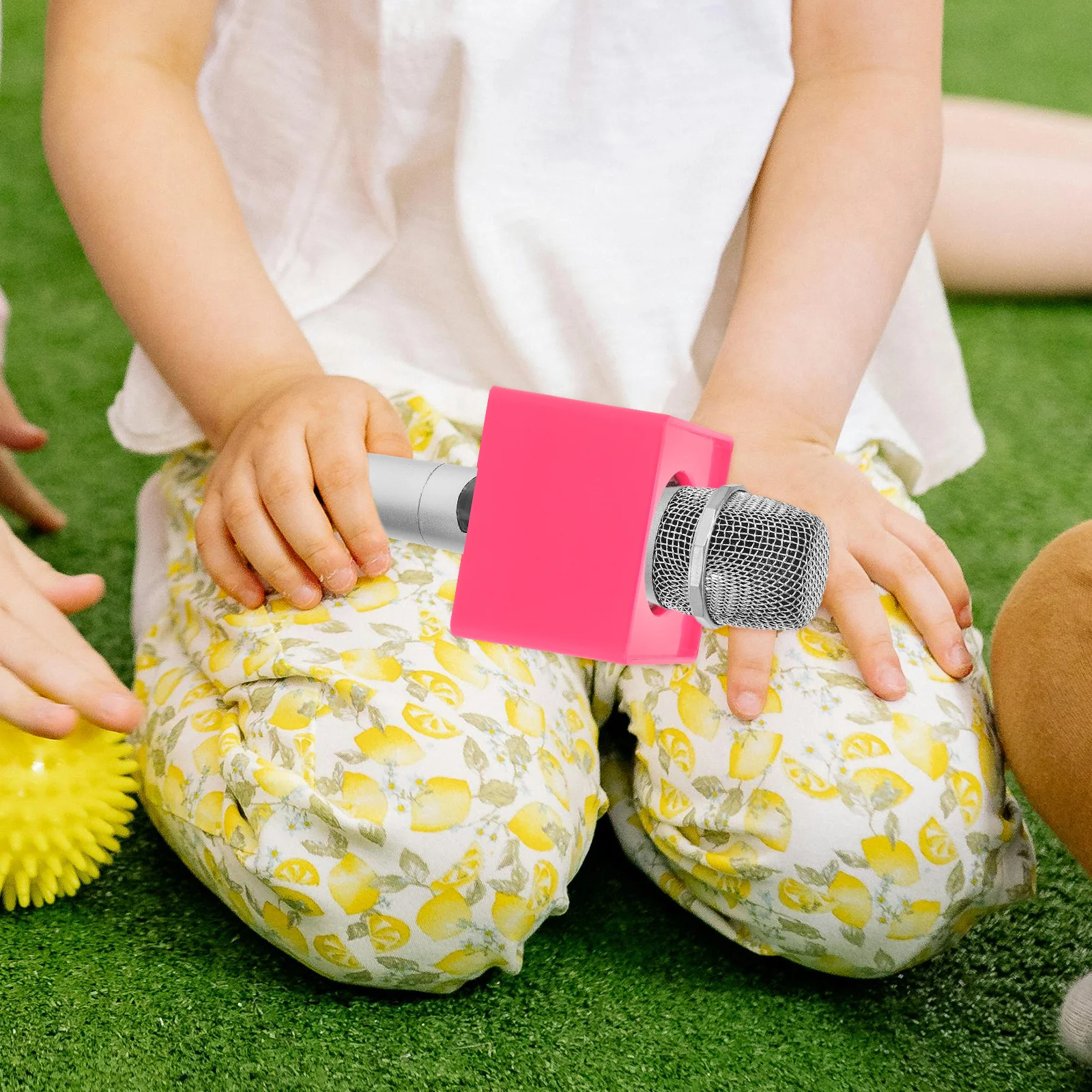 محطة شعار ميكروفون للأطفال تصميم مضاد للانزلاق صديق للأطفال لمؤتمر المقابلة شعار ميكروفون مربع بلاستيكي محمول