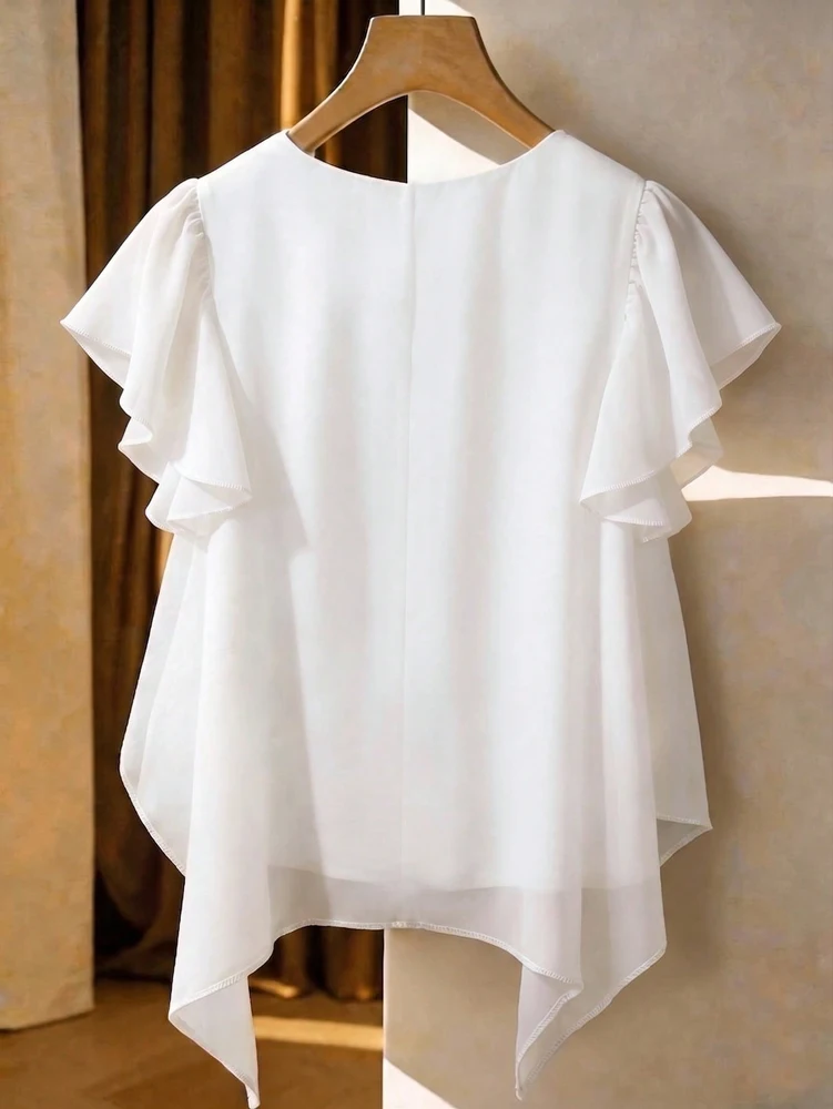 Plus-Size Damen Herbst 2026 Freizeitkleidung, einfarbiges Kurzarmhemd mit Rüschenärmeln, Schleifendetail und asymmetrischem Saum. – Detail 4