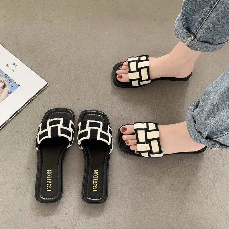 Black and White Plaid Slippers, Ladies Wear 2024 Summer New Flip-flops, Flat Beach Slippers, Women's Shoes