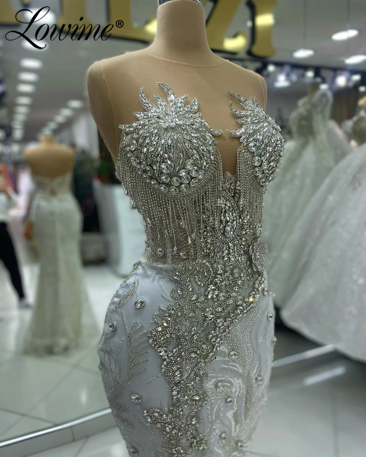 ชุดเดรสปาร์ตี้สีขาวประดับคริสตัลระยิบระยับสำหรับงานแต่งงาน งานเลี้ยงอาหารค่ำ ปี 2026 ทรงเมอร์เมด สไตล์อาหรับ ชุดราตรีออกงานสำหรับผู้หญิง สามารถสั่งตัดได้