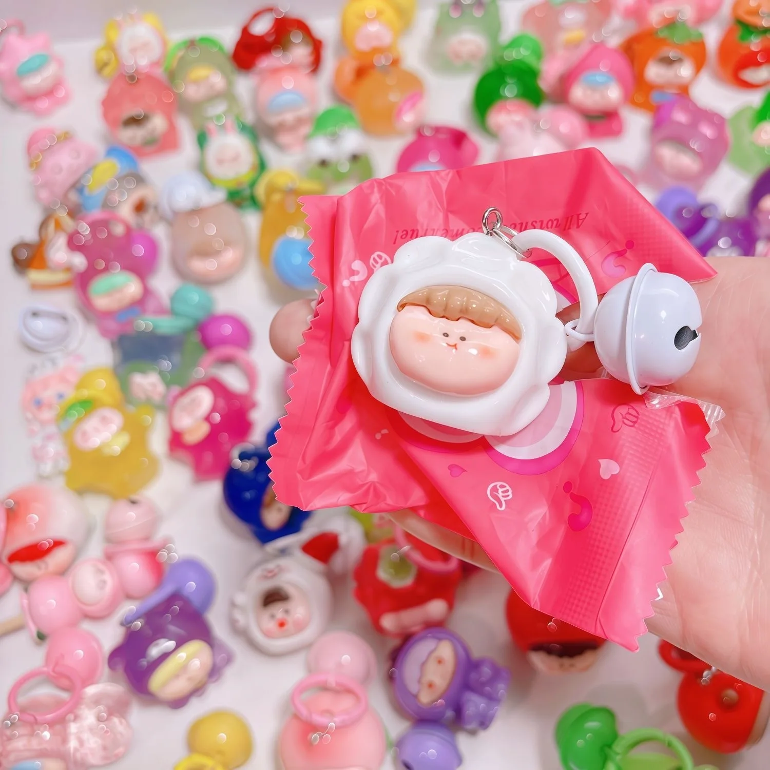 

Мультяшные брелоки-сюрпризы в пакетах, коллекционные подвески-игрушки, декоративные игрушки для сумок и ключей, детские подарки