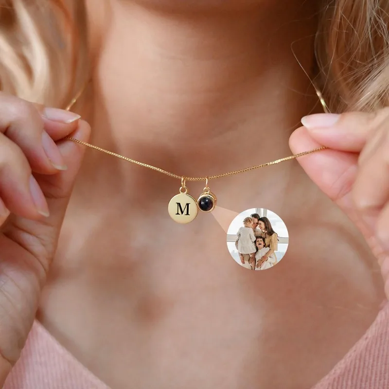 

Personalized Photo Projection Necklace Memorial Picture Initials Pendant Letter Disc Necklaces Jewelry Christmas Gift For Her