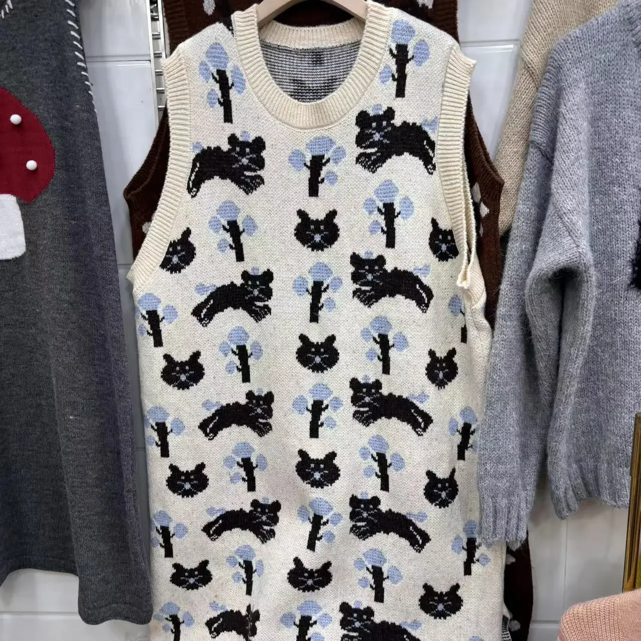 Plus size cartoon cat jacquard sweater vest skirt women\'s autumn and winter new slim and lovely age-reducing knitted dress