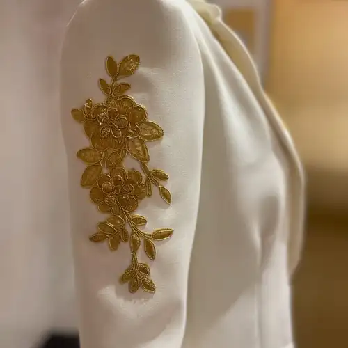 ملابس الحفلات والعطلات