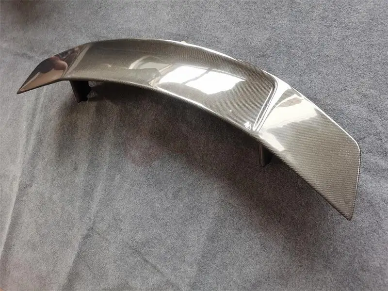 سعر المصنع أجزاء جسم السيارة عالية الأداء من ألياف الكربون جناح السيارة الخلفي سبويلر لأودي R8 كوبيه 2 باب 2016-2018