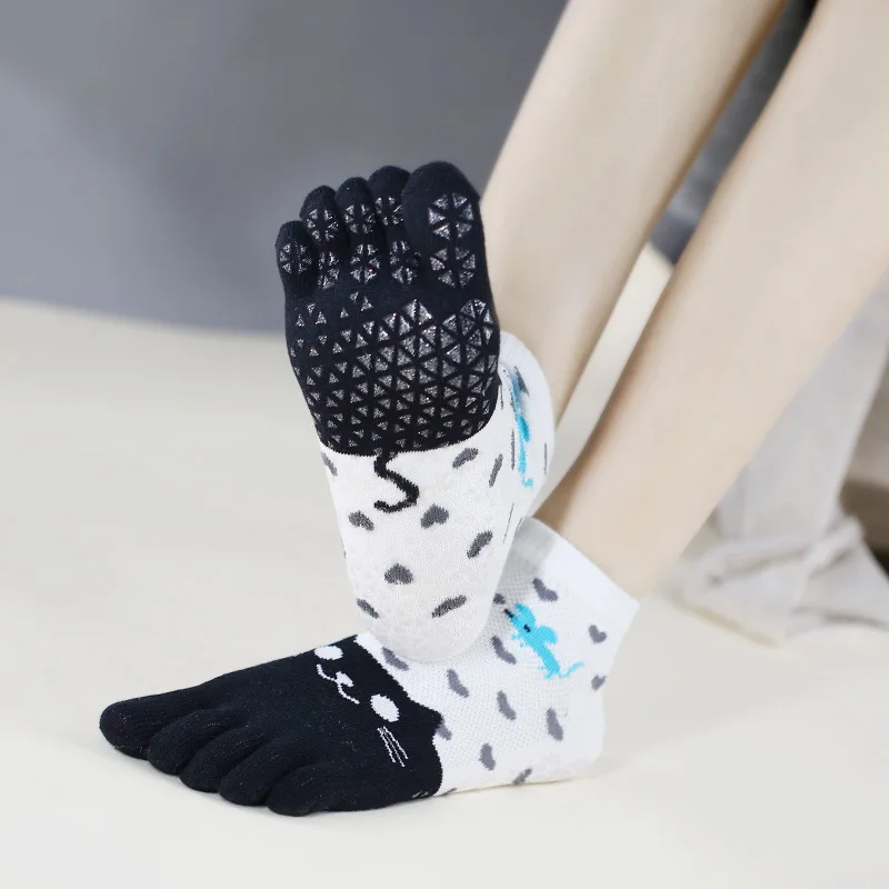 Full Toe Yoga Socks Women Cotton Cat Cartoon Silicone Non-slip 1/4 Crew Five Toes Pilates Socks