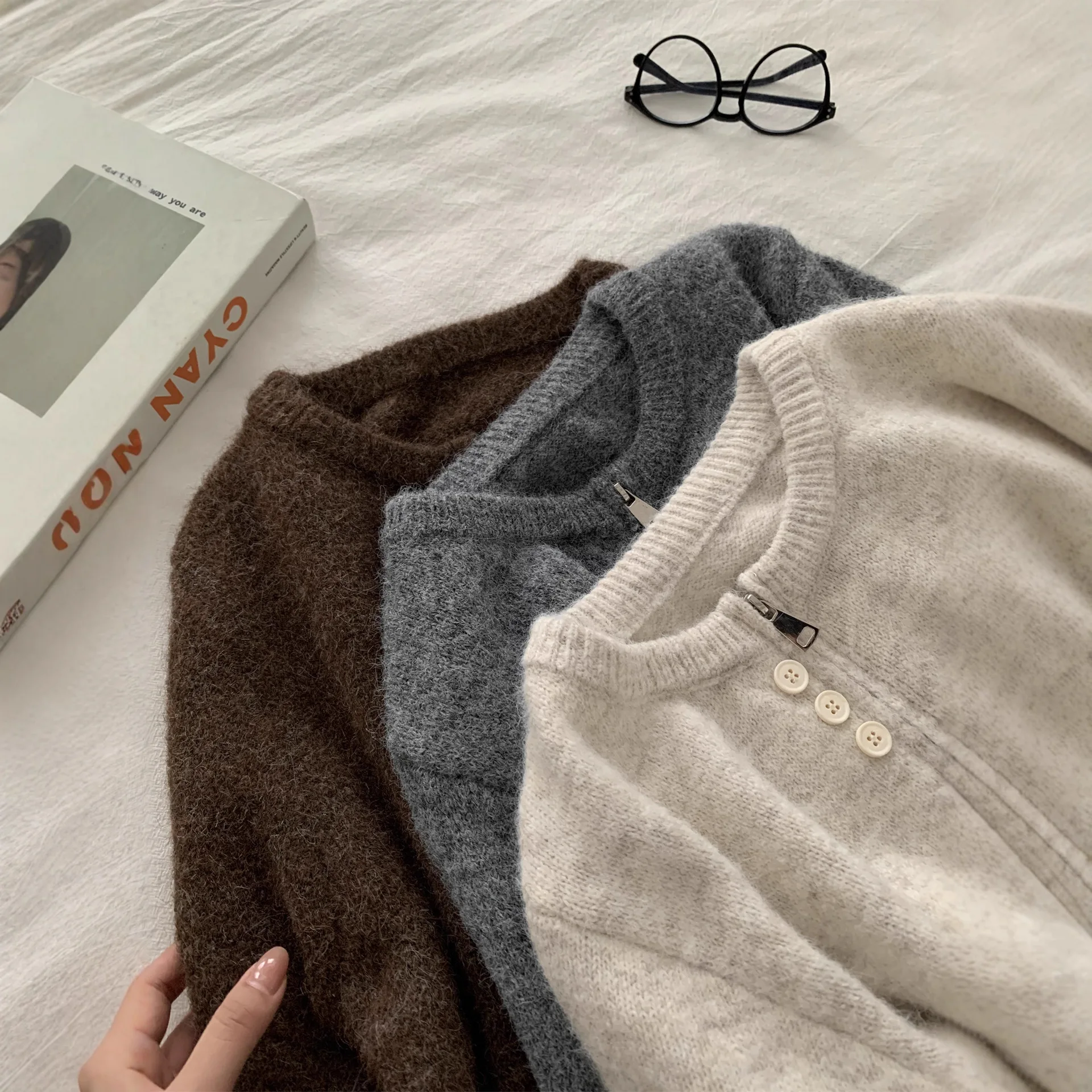 سترة محبوكة برقبة دائرية بتصميم ثلاثي الأزرار للنساء، سترة بسيطة بسحاب، خريف وشتاء #5